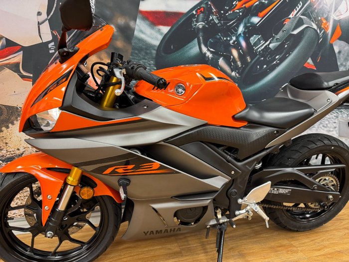 2022 Yamaha YZF-R3 VIVID ORANGE