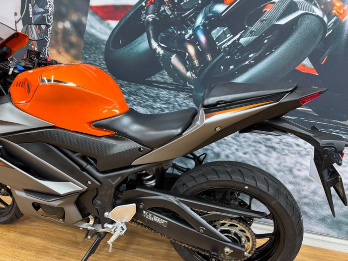 2022 Yamaha YZF-R3 VIVID ORANGE