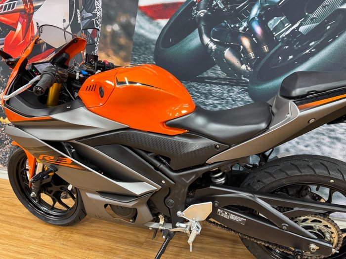 2022 Yamaha YZF-R3 VIVID ORANGE