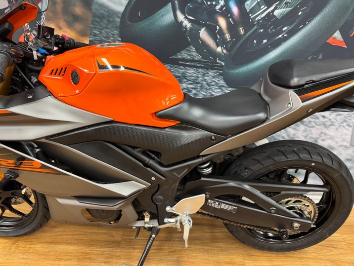 2022 Yamaha YZF-R3 VIVID ORANGE