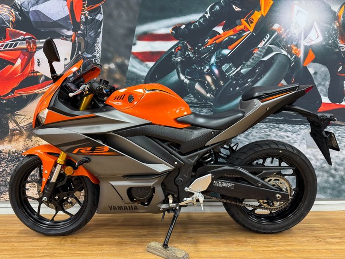 2022 Yamaha YZF-R3 VIVID ORANGE