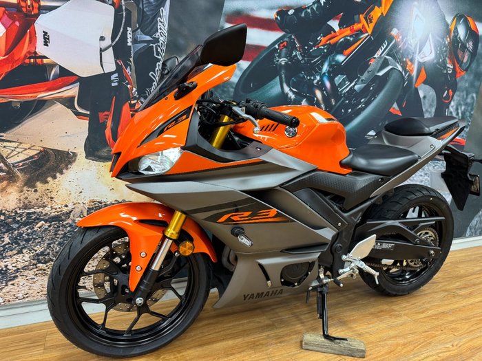 2022 Yamaha YZF-R3 VIVID ORANGE