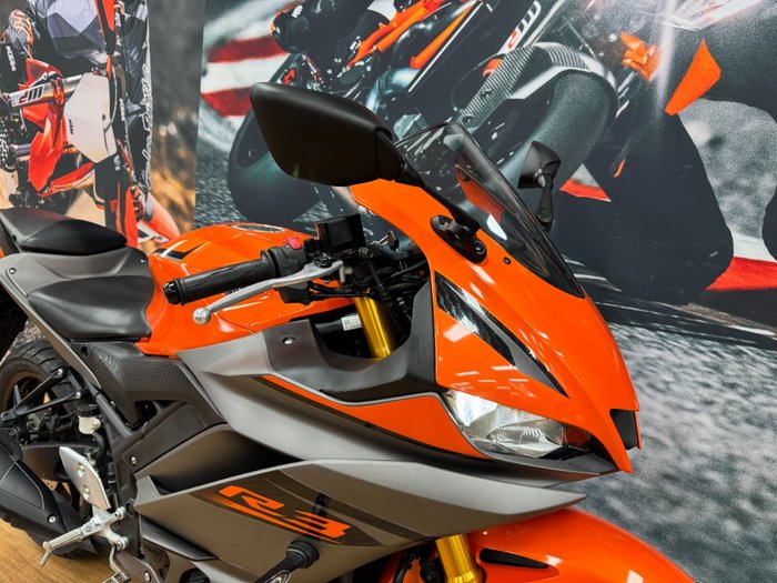 2022 Yamaha YZF-R3 VIVID ORANGE