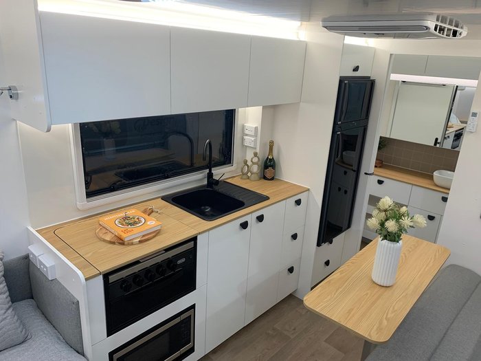 2025 Traveller Track 15'