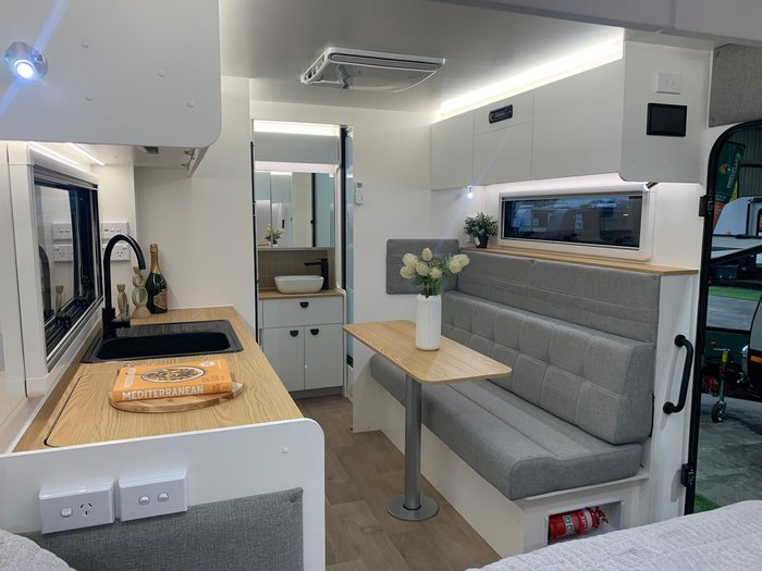 2025 Traveller Track 15'