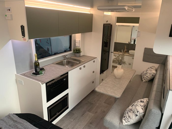 2025 Traveller Track 17'