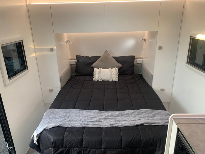 2025 Traveller Track 17'