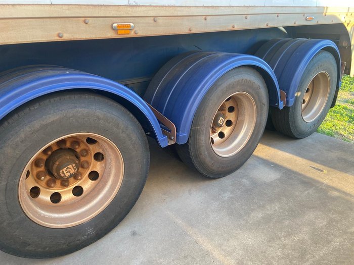 2022 Lusty Pumpa Belt Walking Floor