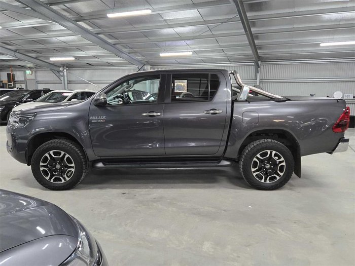 2020 Toyota Hilux SR5
