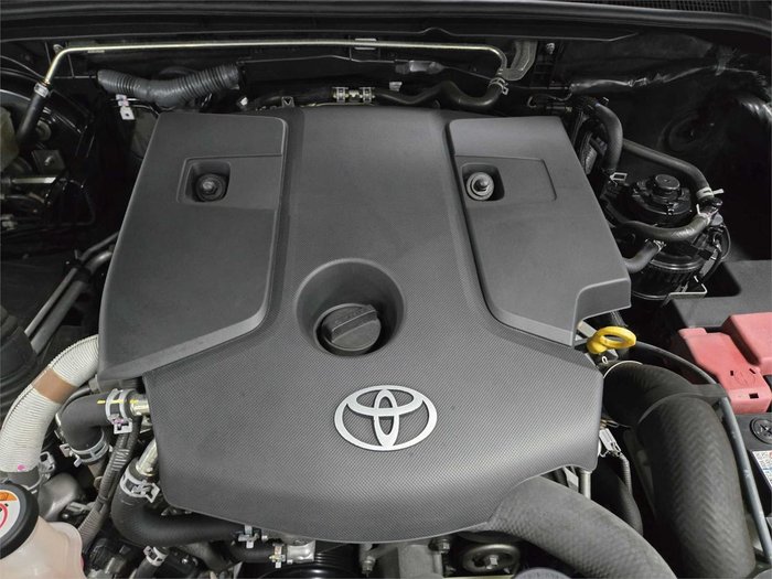 2020 Toyota Hilux SR5