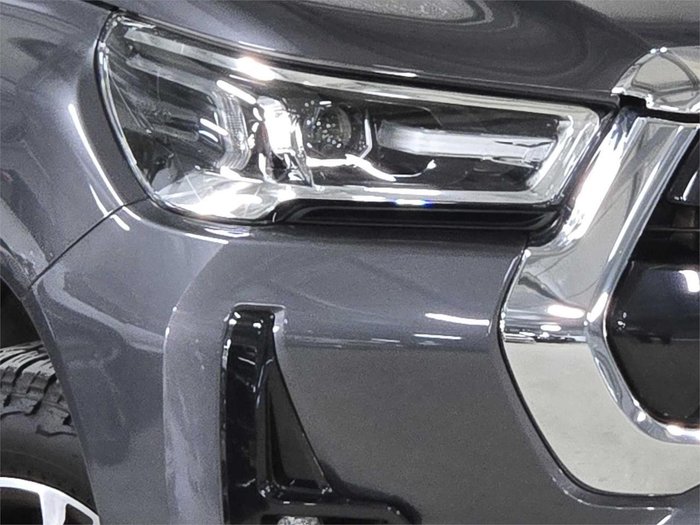 2020 Toyota Hilux SR5