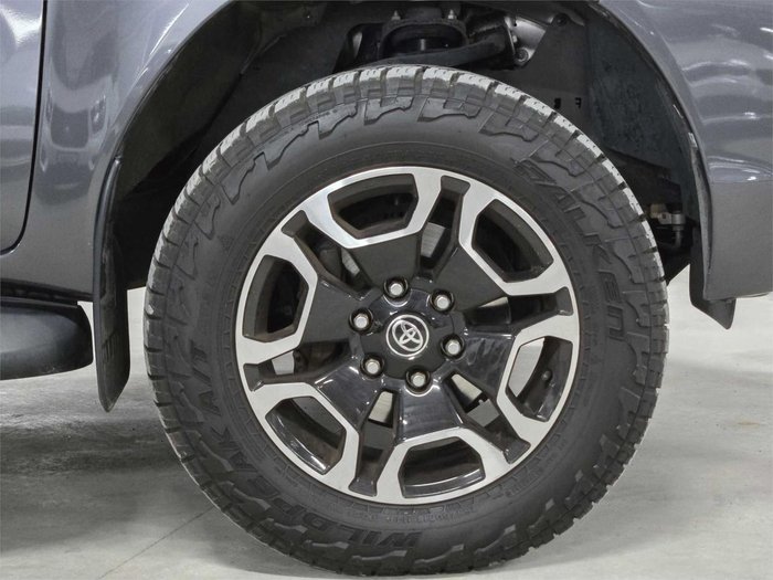 2020 Toyota Hilux SR5