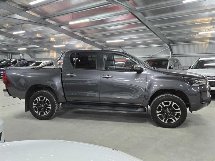 2020 Toyota Hilux SR5