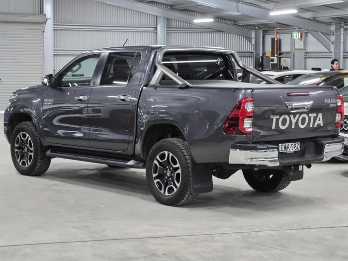 2020 Toyota Hilux SR5