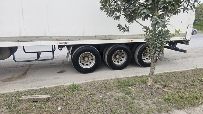 2001 FTE 3A Tri Axle White
