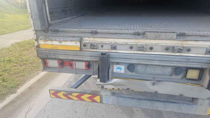 2001 FTE 3A Tri Axle White