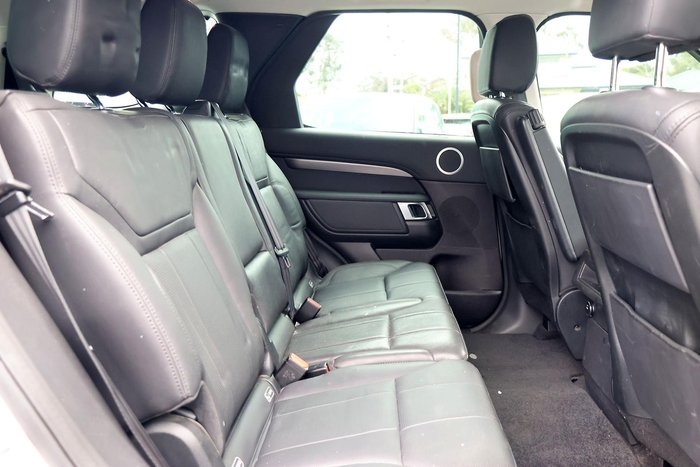 2017 Land Rover Discovery TD4 SE