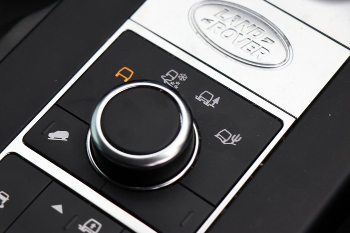 2017 Land Rover Discovery TD4 SE