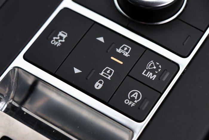 2017 Land Rover Discovery TD4 SE