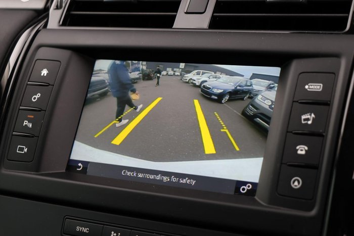 2017 Land Rover Discovery TD4 SE