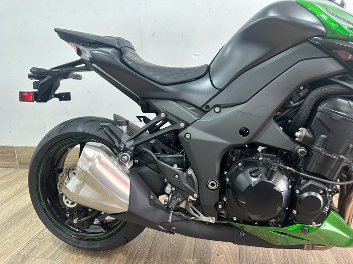 2025 Kawasaki ZR1000 GREEN
