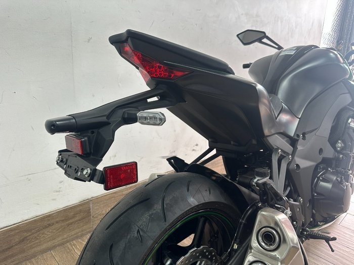 2025 Kawasaki ZR1000 GREEN