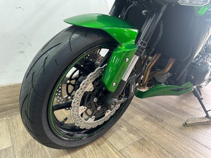 2025 Kawasaki ZR1000 GREEN