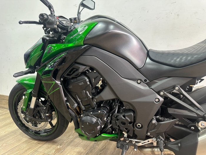 2025 Kawasaki ZR1000 GREEN