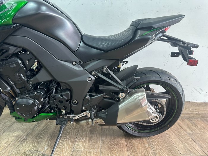 2025 Kawasaki ZR1000 GREEN