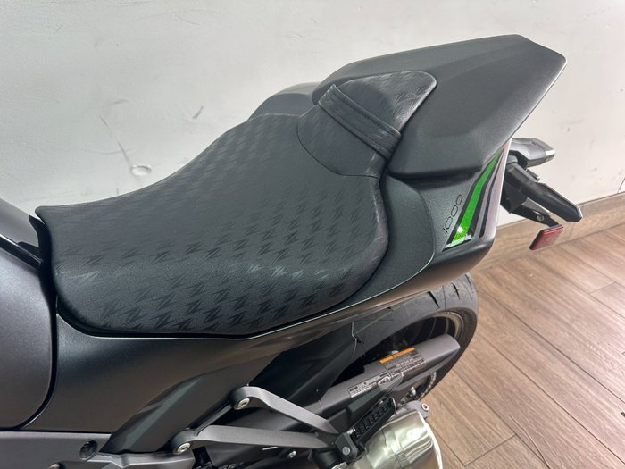 2025 Kawasaki ZR1000 GREEN