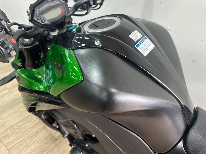 2025 Kawasaki ZR1000 GREEN