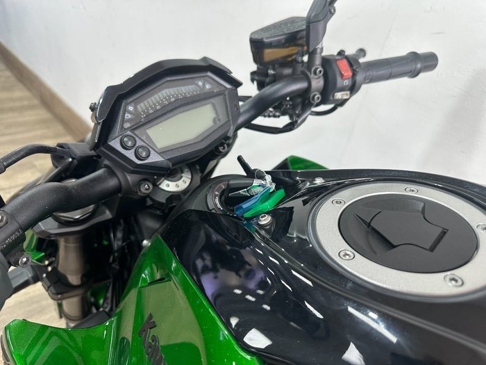 2025 Kawasaki ZR1000 GREEN