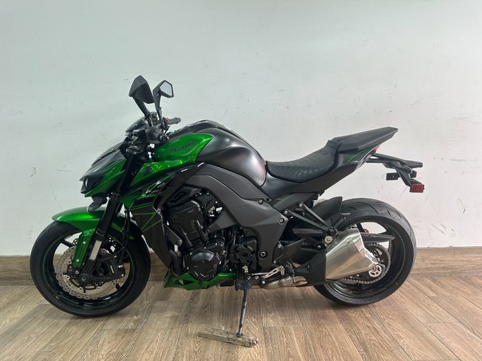 2025 Kawasaki ZR1000 GREEN