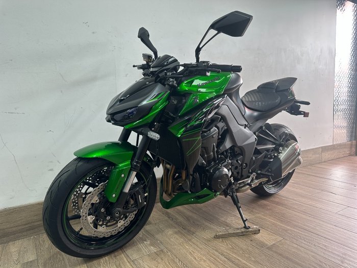 2025 Kawasaki ZR1000 GREEN