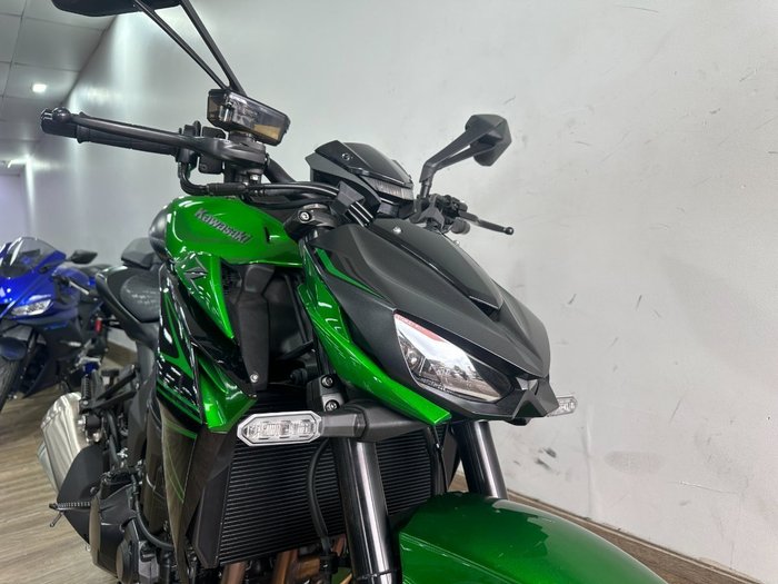 2025 Kawasaki ZR1000 GREEN