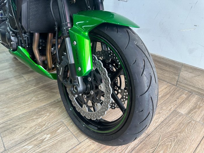 2025 Kawasaki ZR1000 GREEN