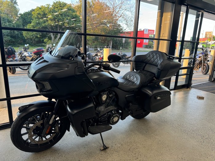 2023 INDIAN PURSUIT DARK HORSE PREMIUM BLACK