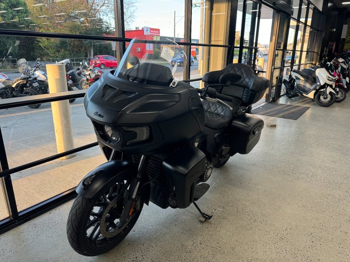 2023 INDIAN PURSUIT DARK HORSE PREMIUM BLACK