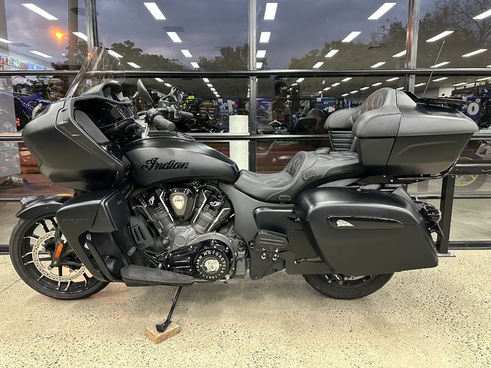 2023 INDIAN PURSUIT DARK HORSE PREMIUM BLACK