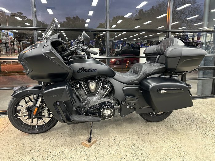 2023 INDIAN PURSUIT DARK HORSE PREMIUM BLACK
