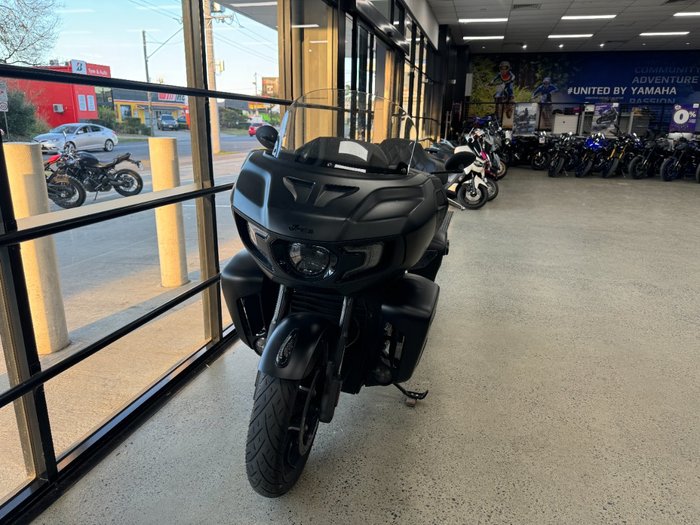 2023 INDIAN PURSUIT DARK HORSE PREMIUM BLACK