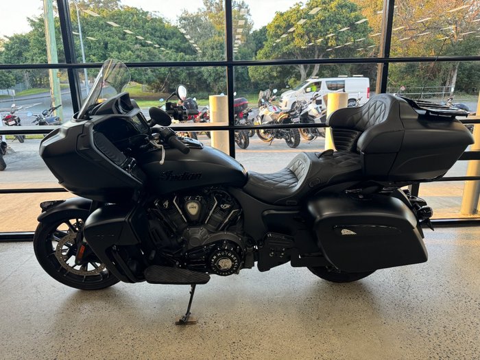 2023 INDIAN PURSUIT DARK HORSE PREMIUM BLACK