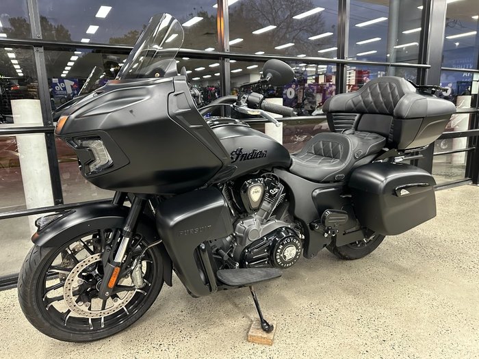 2023 INDIAN PURSUIT DARK HORSE PREMIUM BLACK