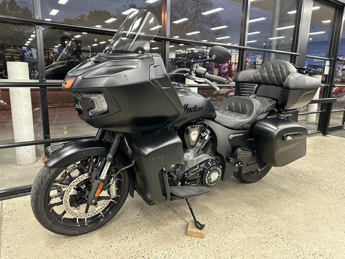 2023 INDIAN PURSUIT DARK HORSE PREMIUM BLACK