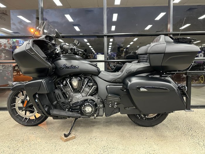 2023 INDIAN PURSUIT DARK HORSE PREMIUM BLACK