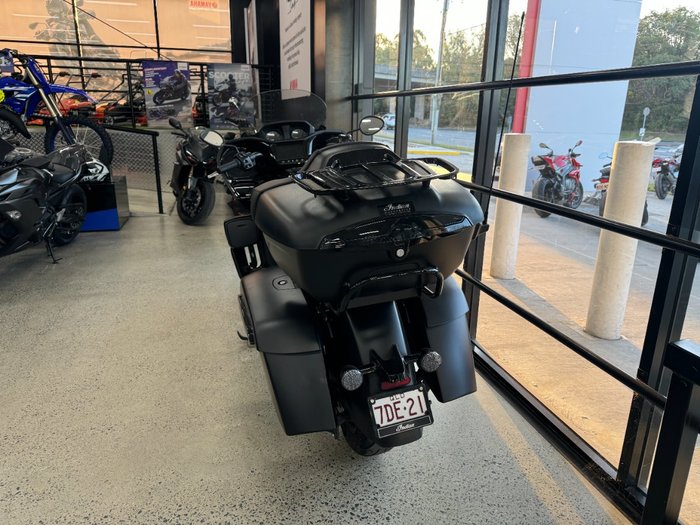 2023 INDIAN PURSUIT DARK HORSE PREMIUM BLACK