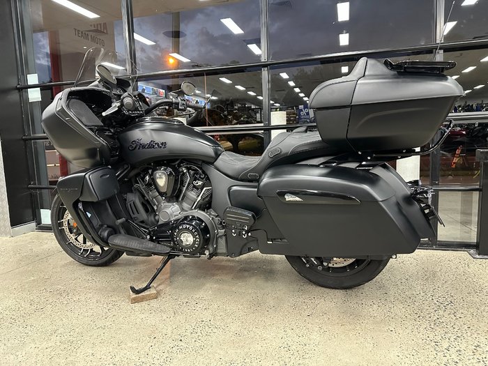 2023 INDIAN PURSUIT DARK HORSE PREMIUM BLACK