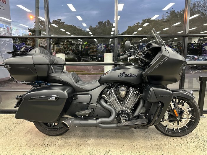 2023 INDIAN PURSUIT DARK HORSE PREMIUM BLACK