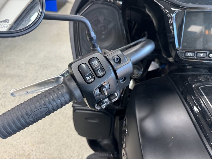 2023 INDIAN PURSUIT DARK HORSE PREMIUM BLACK