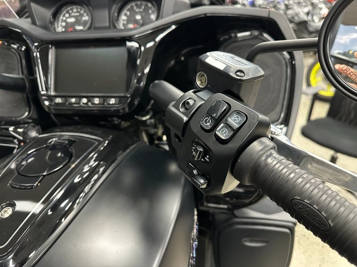 2023 INDIAN PURSUIT DARK HORSE PREMIUM BLACK